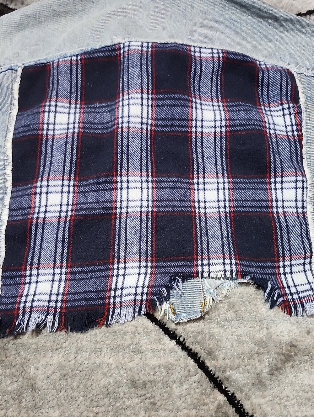 MISS ME DESTUCTED PLAID RAW-EDGE FRAYED CROPPED BUTTON-DOWN DENIM JACKET - Picture 13 of 15